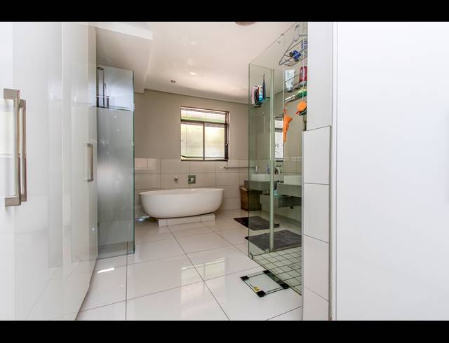 2 BEDROOM APARTMENT TO LET IN ROSEBANK